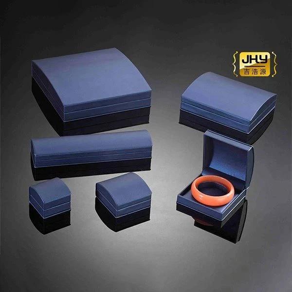 Blaue Schmuckbox