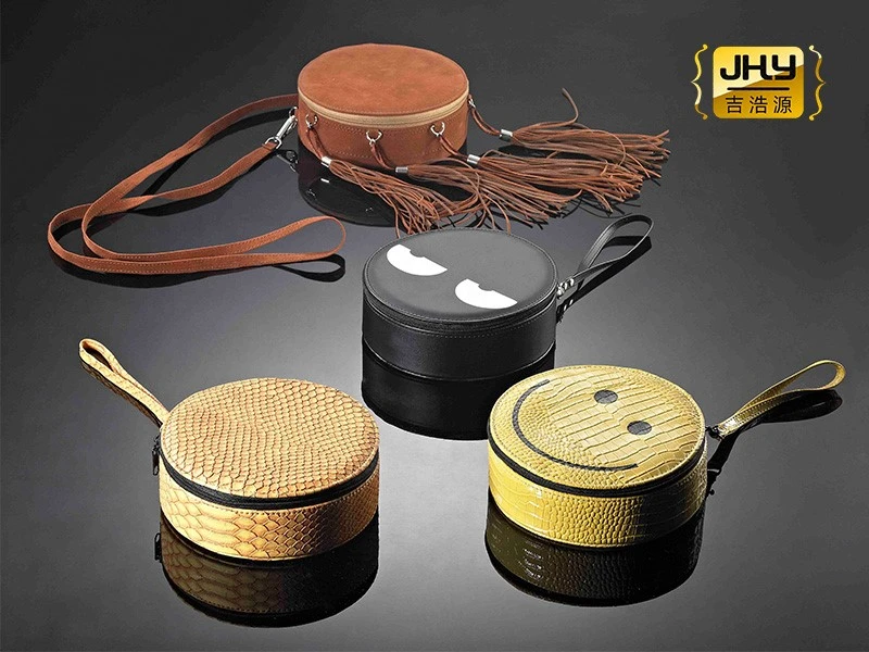 74 Zipped Round Watch Box