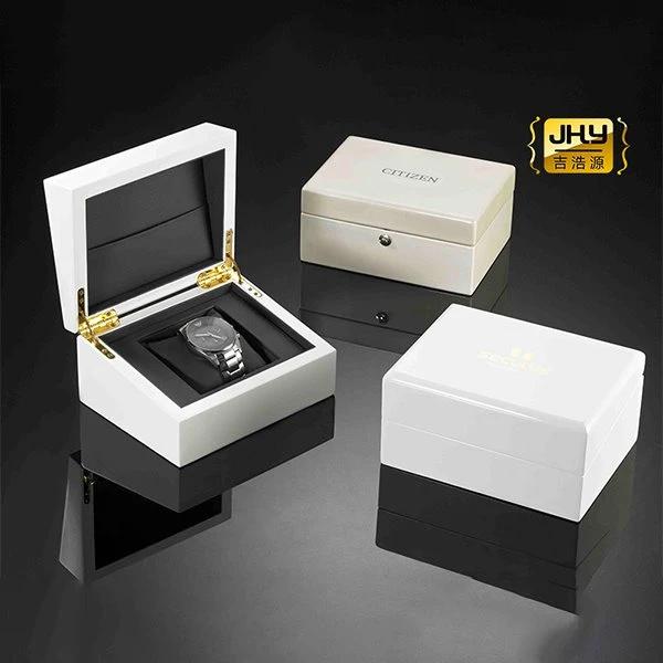 صندوق عرض الساعة البيضاء