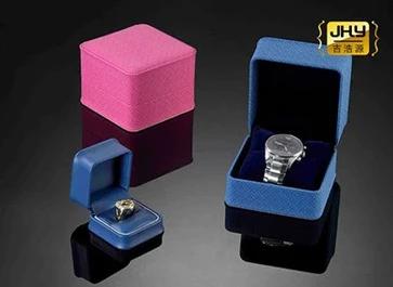 The Classic Collision Of Color And Craftsmanship in High-end Jewelry Gift Boxes