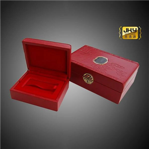 Rote Holzm&uuml;nze Box